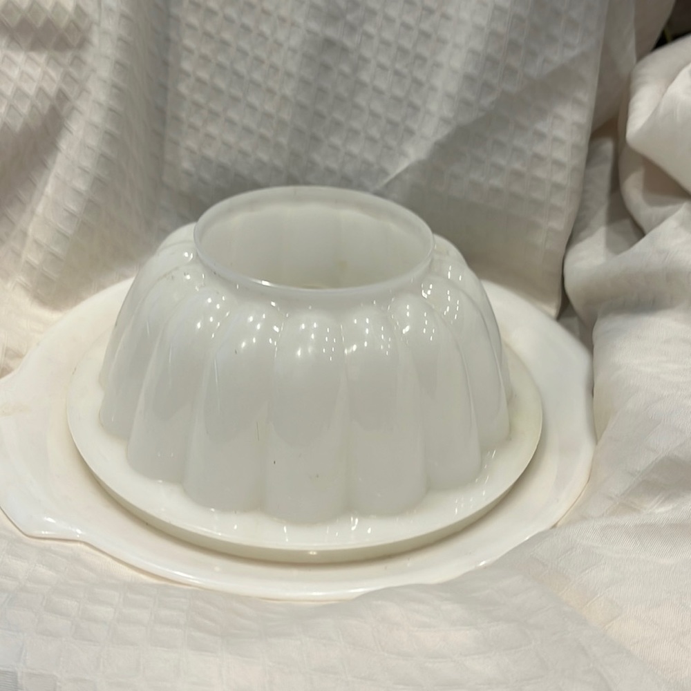 Vintage Tupperware jello mold